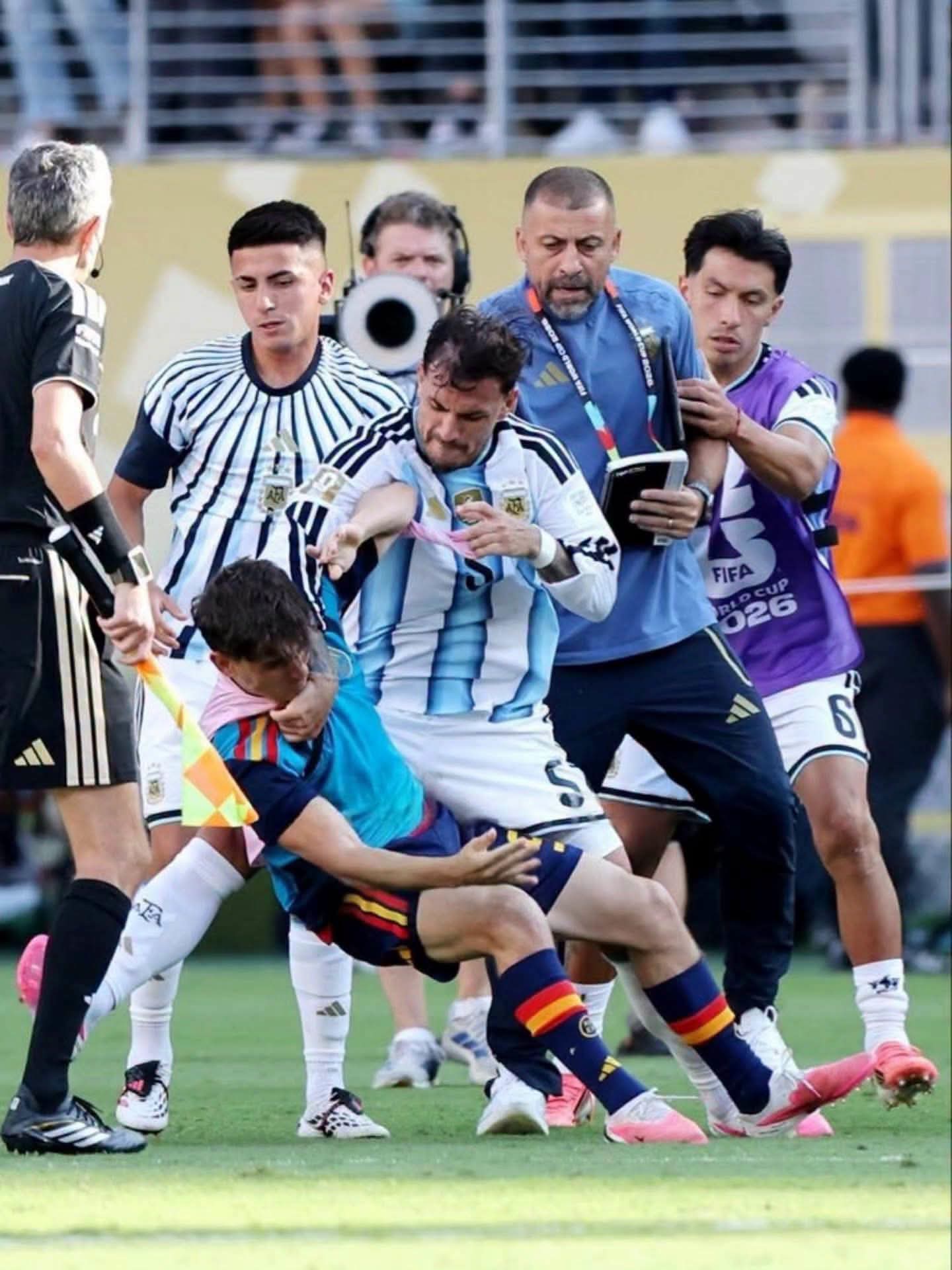 Mondial 2026 : après la finale Espagne–Argentine, Leandro Paredes expulsé à la suite d&rsquo;une violente altercation
