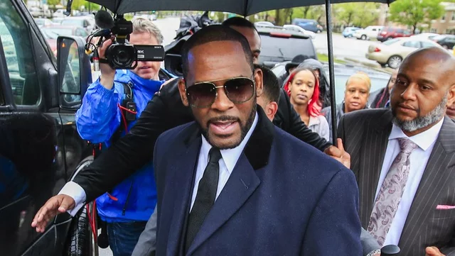 Incarcéré jusqu’en 2046 pour trafic sexuel, le chanteur R. Kelly demande à Donald Trump de réduire sa peine de prison