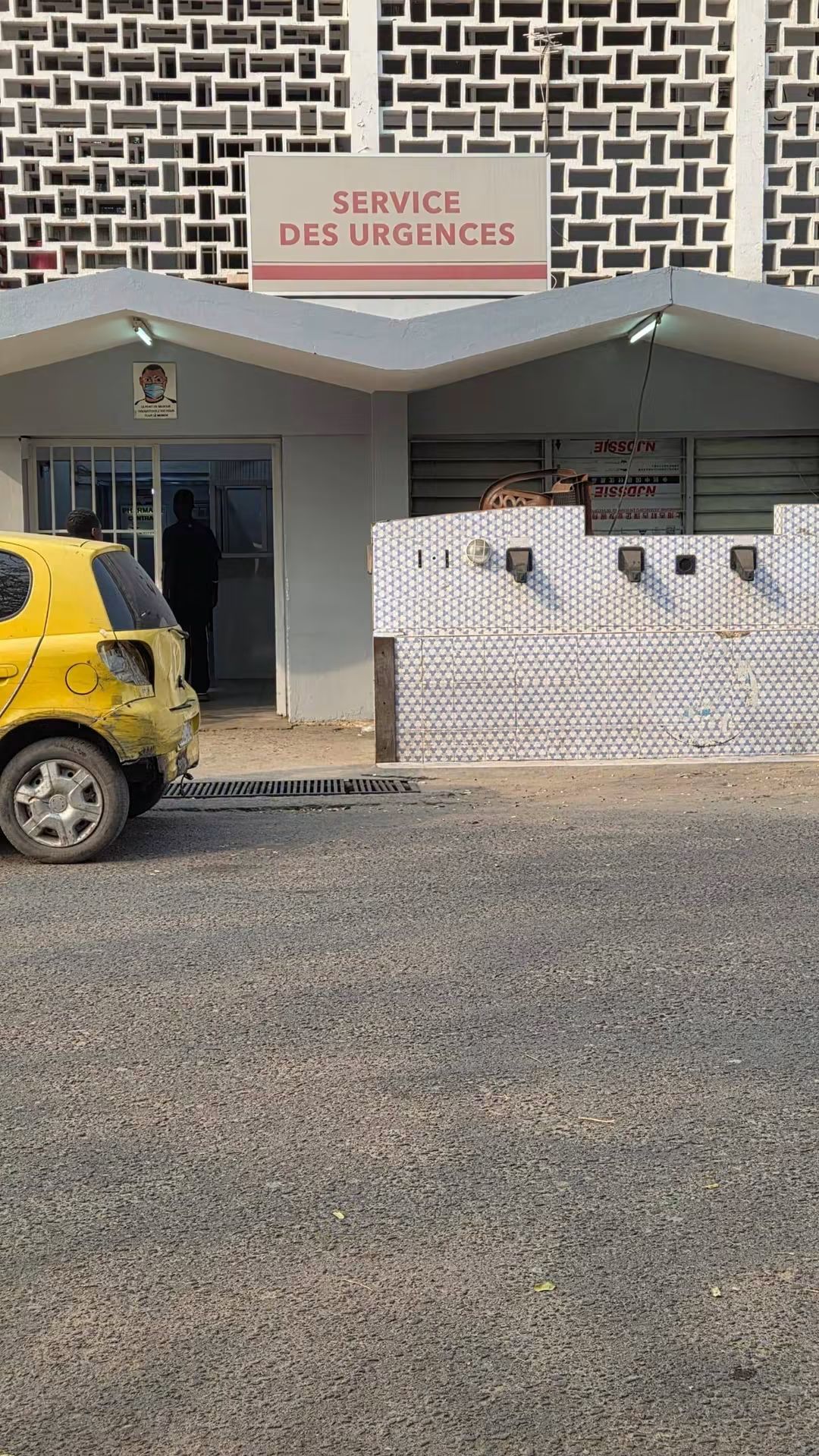 Drame aux Cliniques universitaires de Kinshasa : la mort d&rsquo;un jeune patient en pleine grève des médecins suscite l&rsquo;émotion