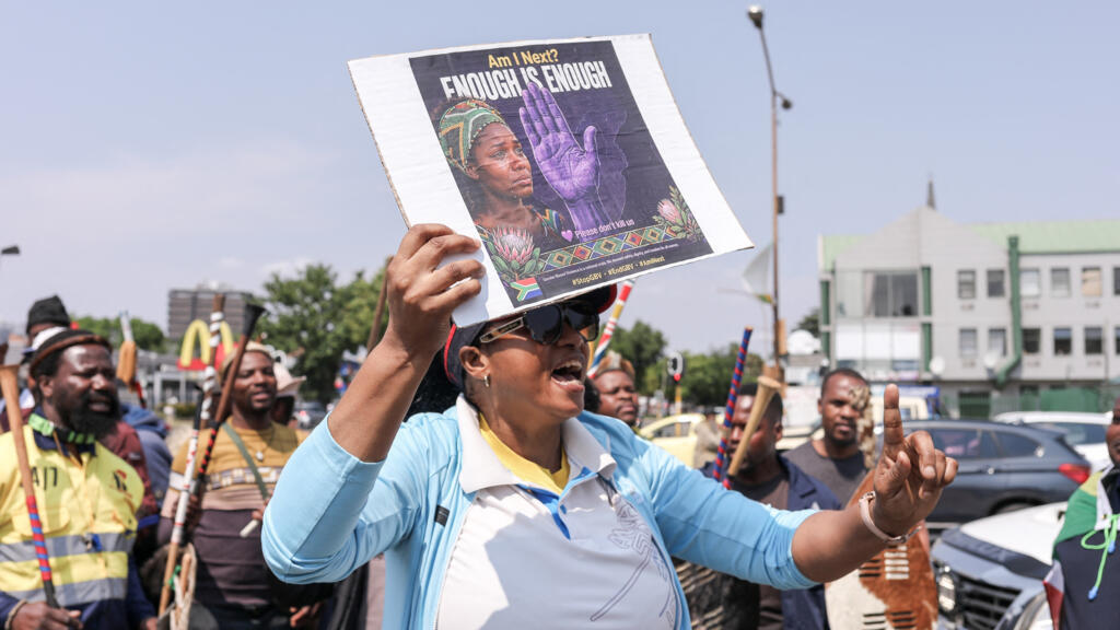 « Suis-je la prochaine ? » : en Afrique du Sud, des féminicides en série sèment effroi et colère