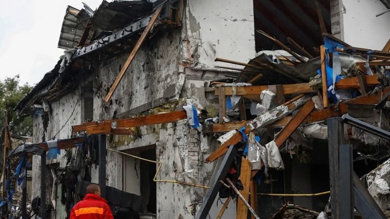 Ukraine : deux morts à Kiev, Zelensky réclame davantage de pression sur Moscou