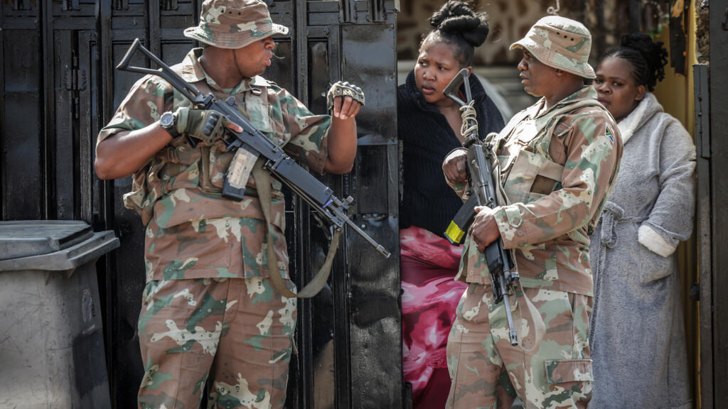 Nouvelle nuit de violences en Afrique du Sud, deux fusillades de masse font 27 morts