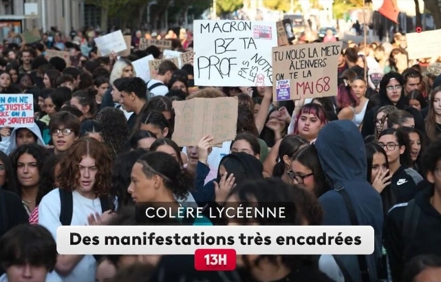 🇫🇷 France 2 sous pression : une pancarte insultant Brigitte Macron diffusée au 13 Heures, l’Élysée hausse le ton